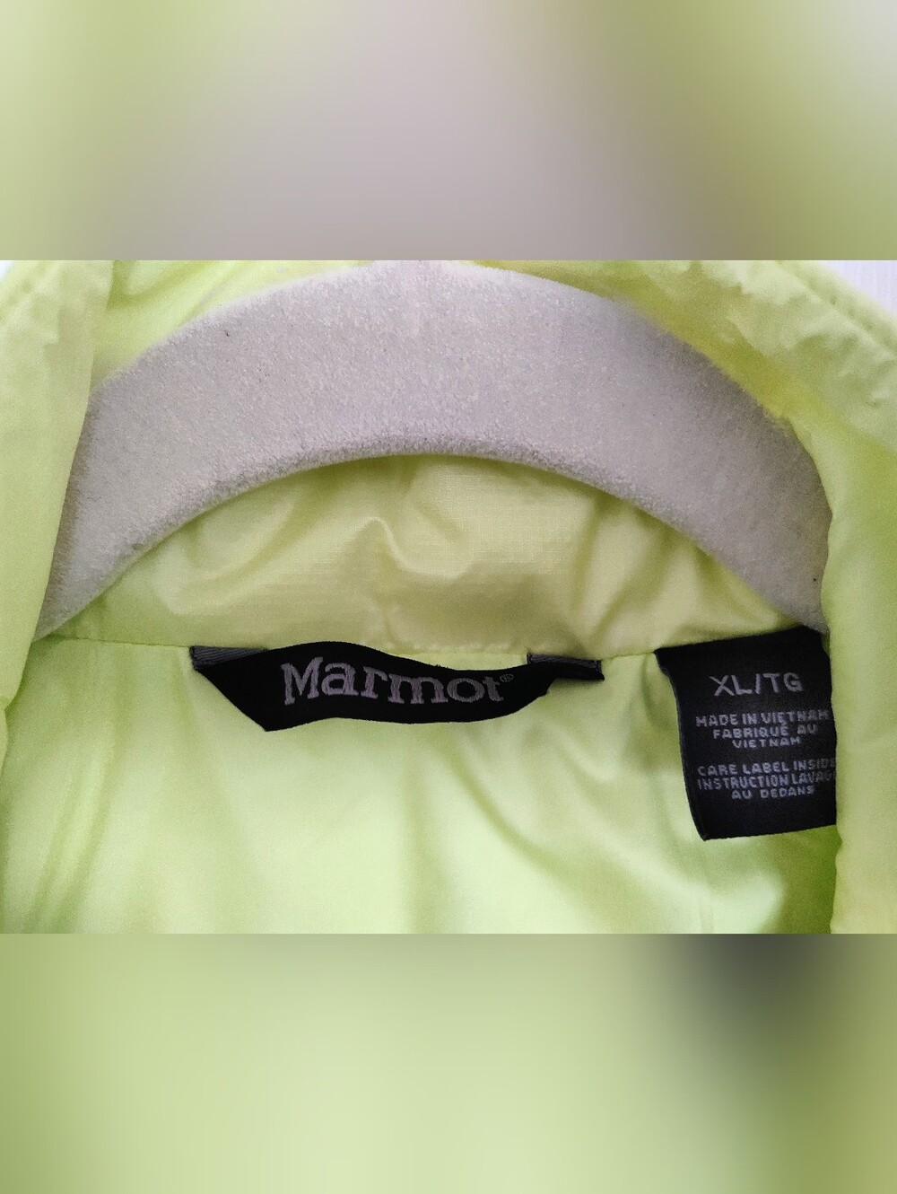 ~~MARMOT💛Lightweight Jacket~~ - Picture 3 of 11